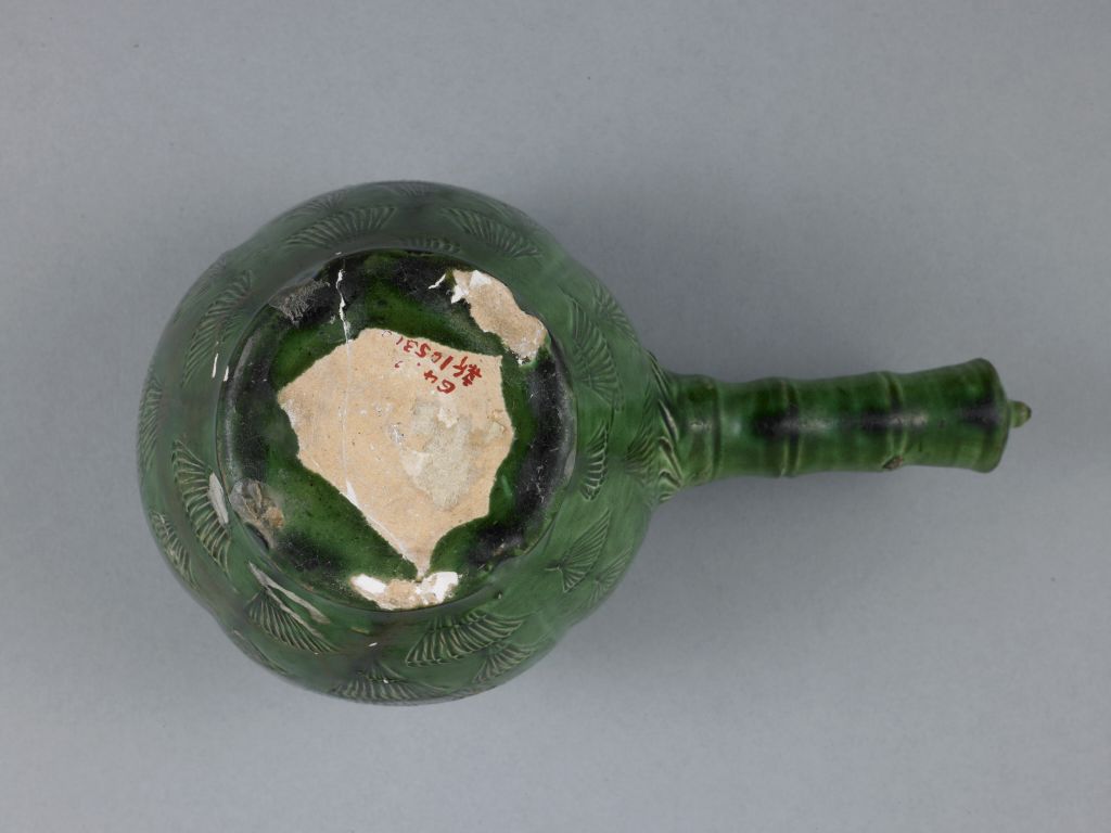 图片[2]-Green glaze carved flower single-handle pot-China Archive